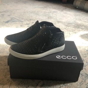 ECCO soft mid-cut boot
